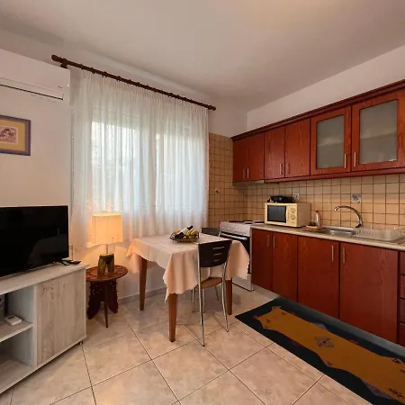 Elia Ii Apartman *